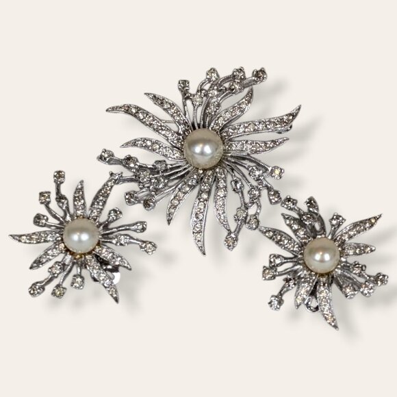 V. White Rhinestone & Faux Pearl Floral Demi Parure - Picture 1 of 10